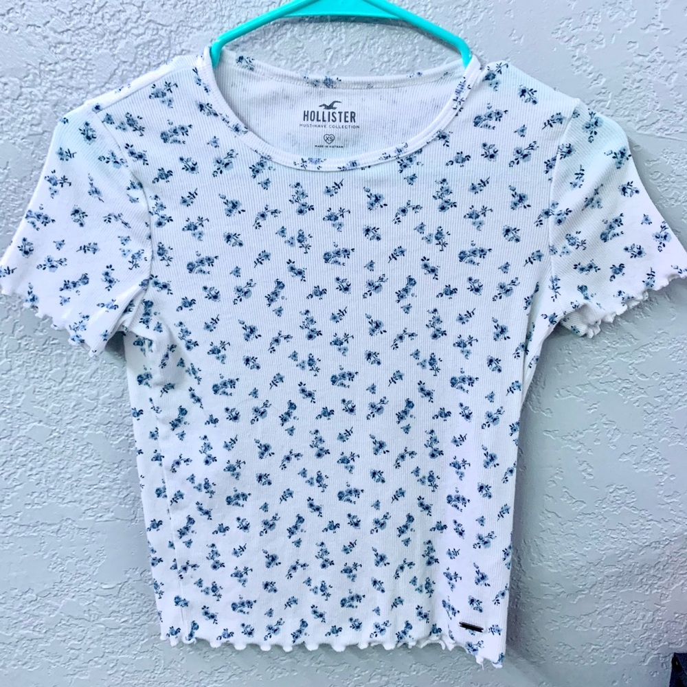 Hollister top